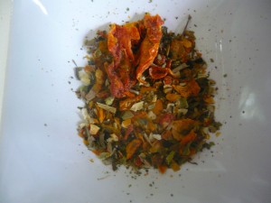 POMIDORY Z CZOSNKIEM NIEDŹWIEDZIM I CZARNUSZKĄ 1 kg